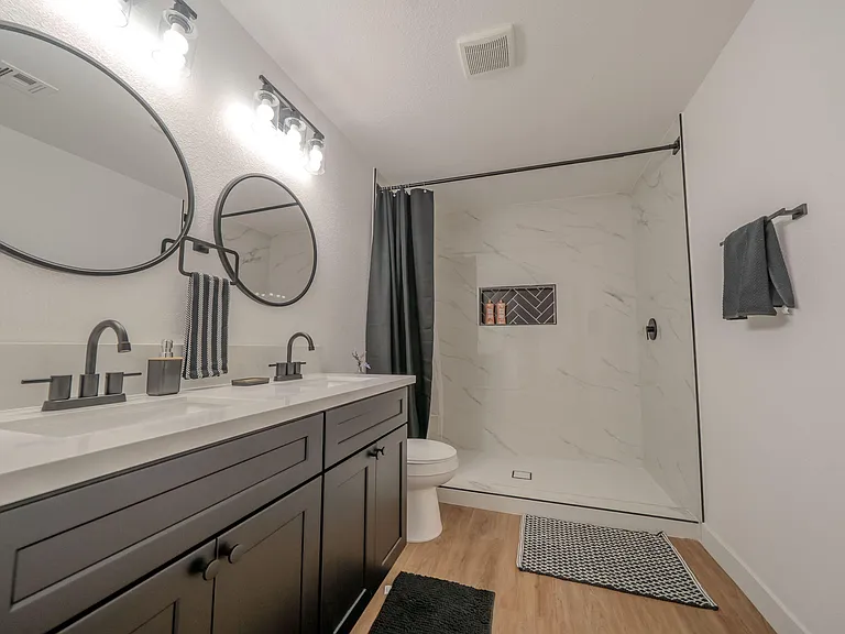 Sandalwood Ln — Photo 10