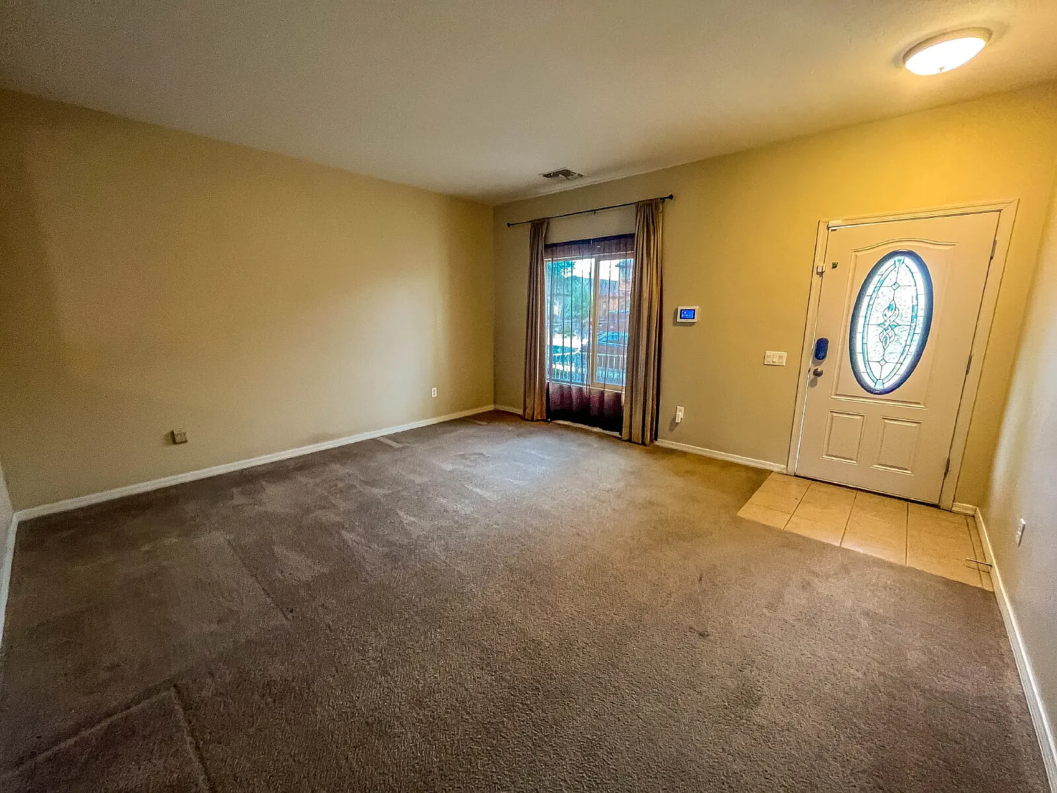 3 bed, 2.5 bath, 2514 sqft, $2,399 — Photo 2