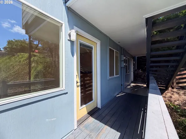 1300 NE 68th Ave APT 15, Portland, OR 97213