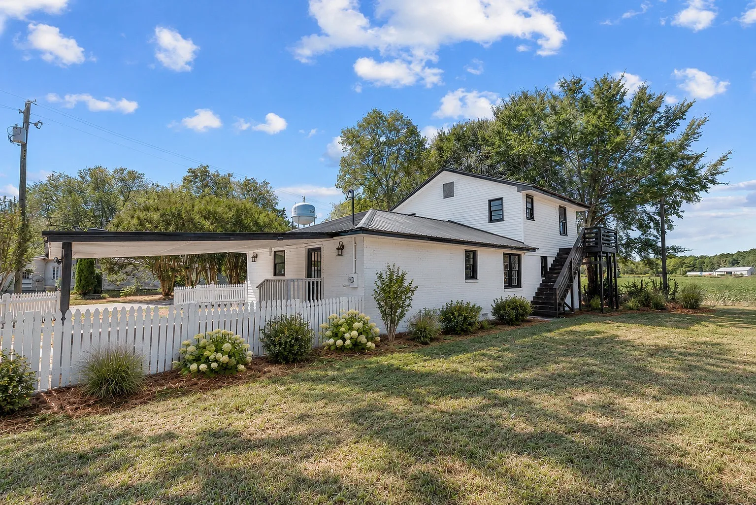5 bed, 1800 sqft, $2,200 — Photo 1