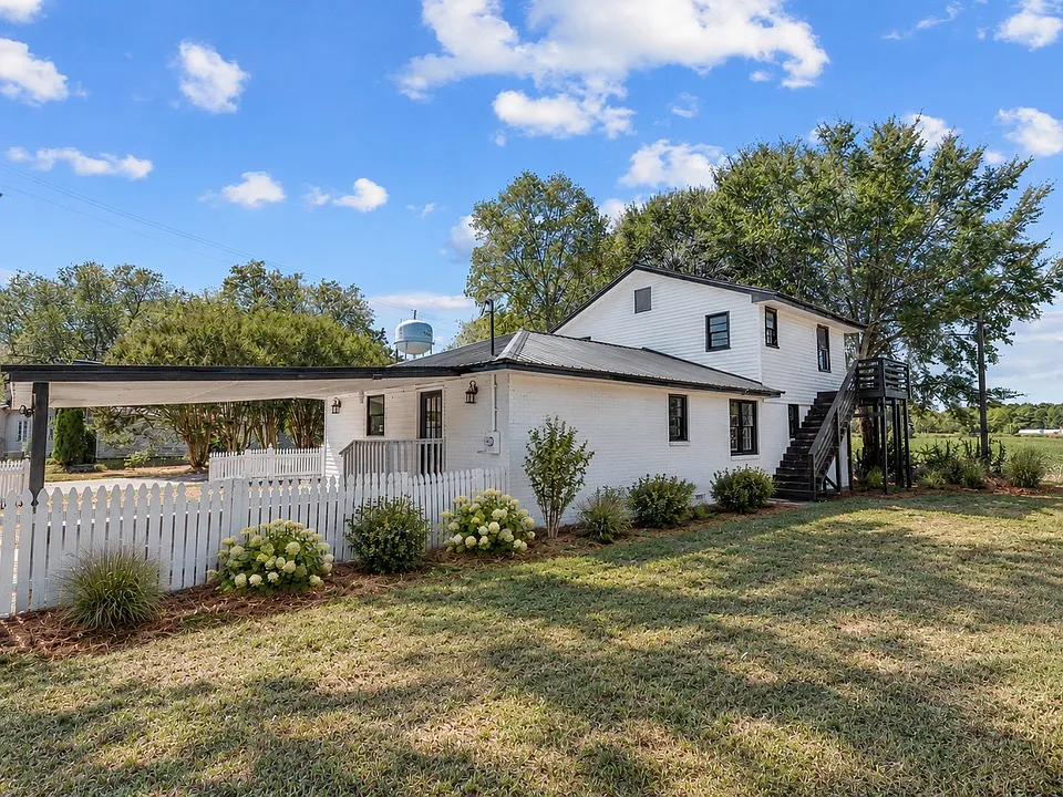 50 Edgewood Dr