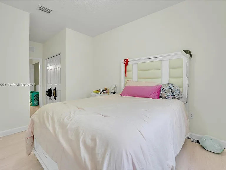101 NE 37th Pl — Photo 13
