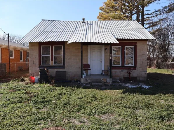 204 N Long Ave, Wynnewood, OK 73098