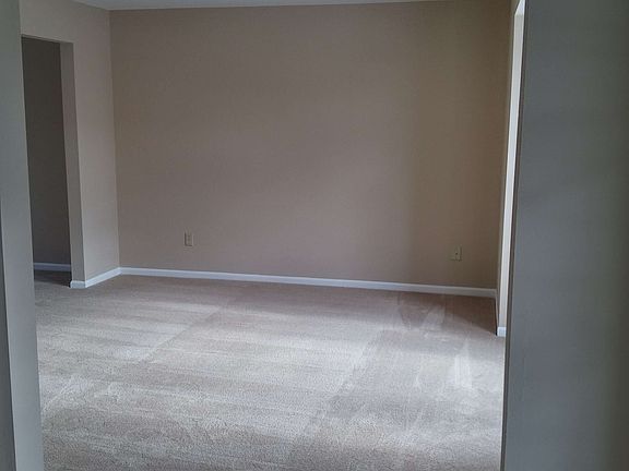 4th image of 3220 Foxway Ct