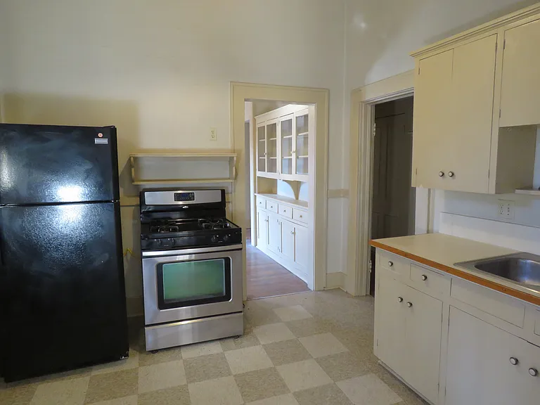 Cromwell Court — Photo 133
