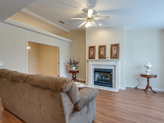 5th image of 704 Forest Glen Cir