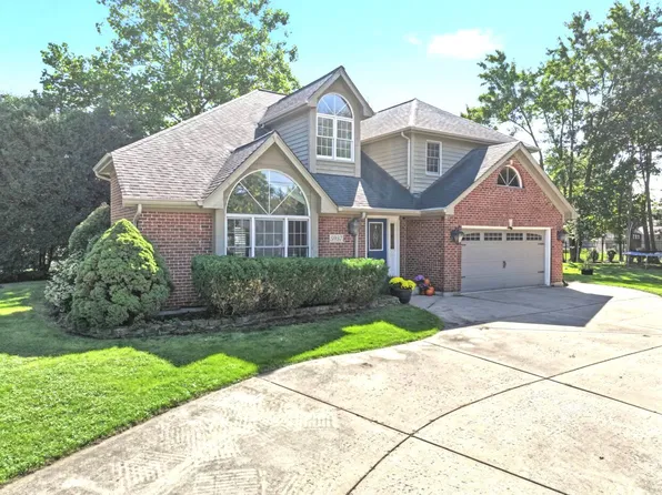 5937 Boundary Rd, Downers Grove, IL 60516