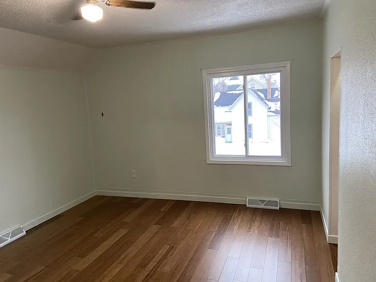 105 1st Ave SW #105-1/2 — Photo 3