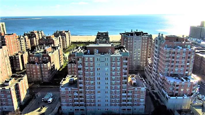 1st image of 40 Oceana Dr W #10