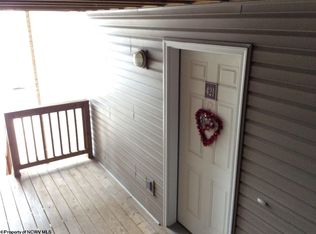 421 Creekside Dr, Morgantown, WV 26508