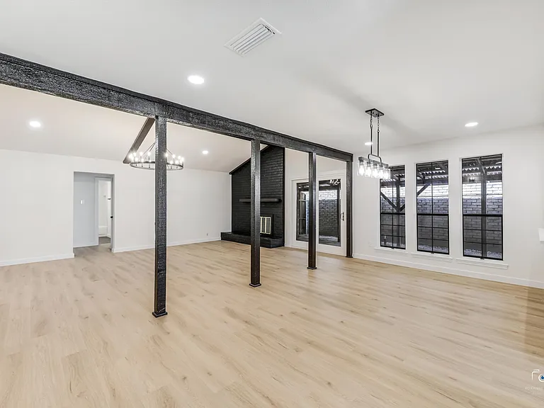 2212 Benbrook Dr — Photo 11