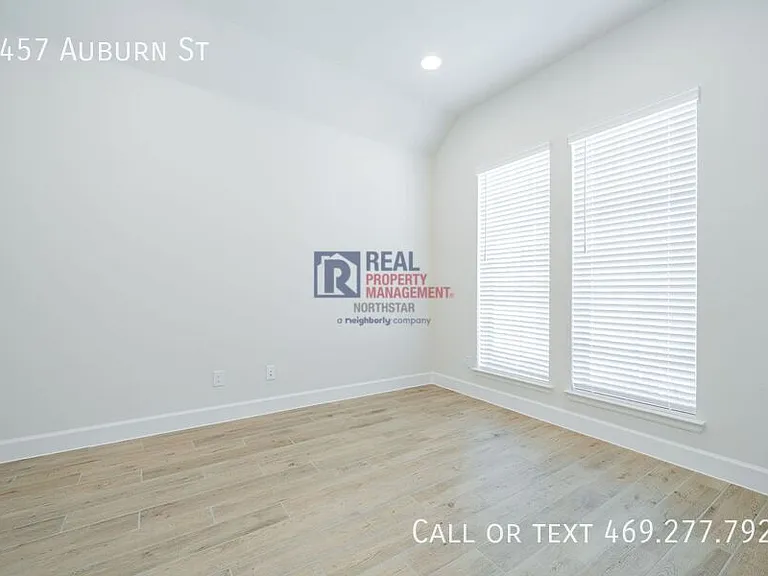 2457 Auburn St — Photo 5