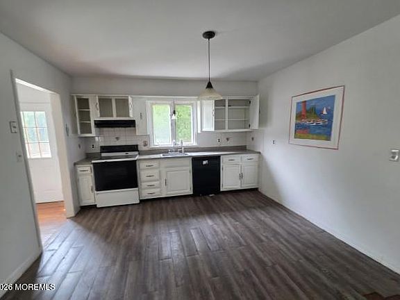2nd image of 350 Bartley Road