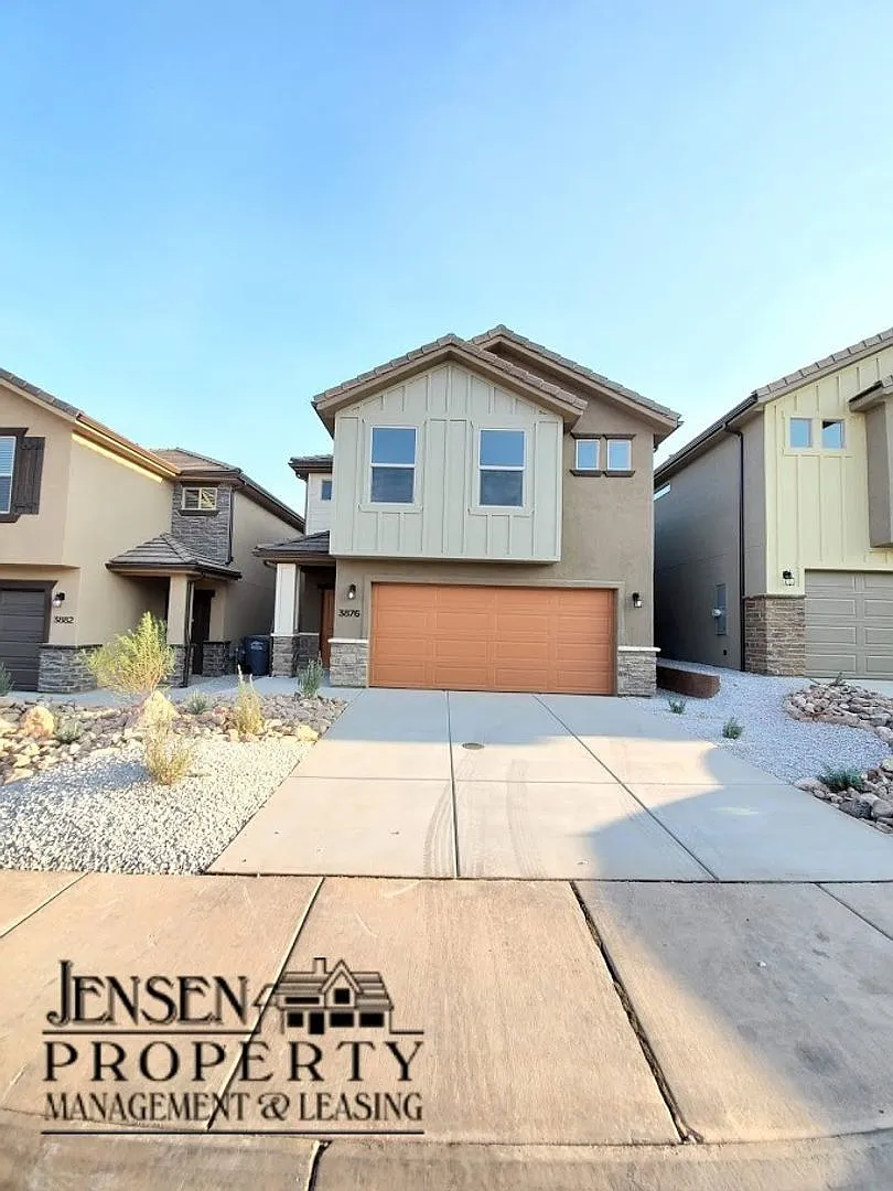 4 Bedroom Home in Desert Bluffs — Photo 1