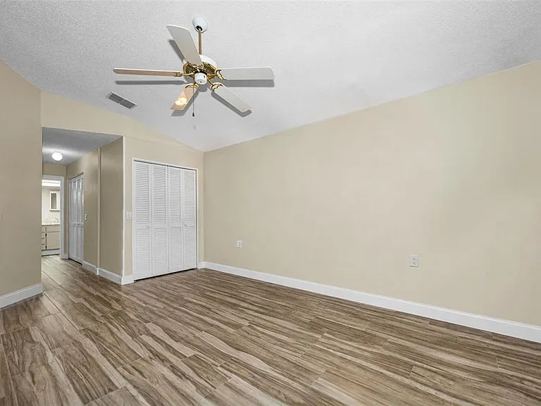 4638 Sheffield Dr — Photo 15