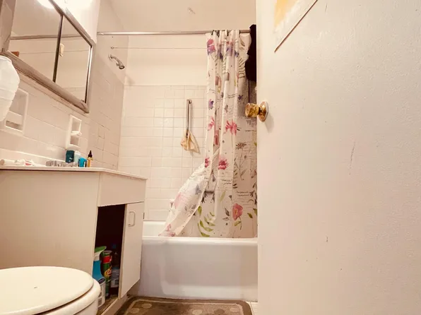 142-05 Roosevelt Avenue image 6 of 11