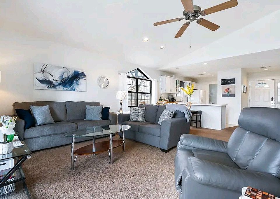 Living Room w sleeper sofa