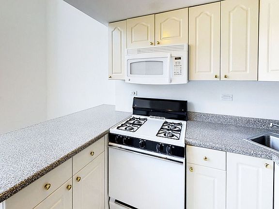 4th image of 371 Madison St APT 205