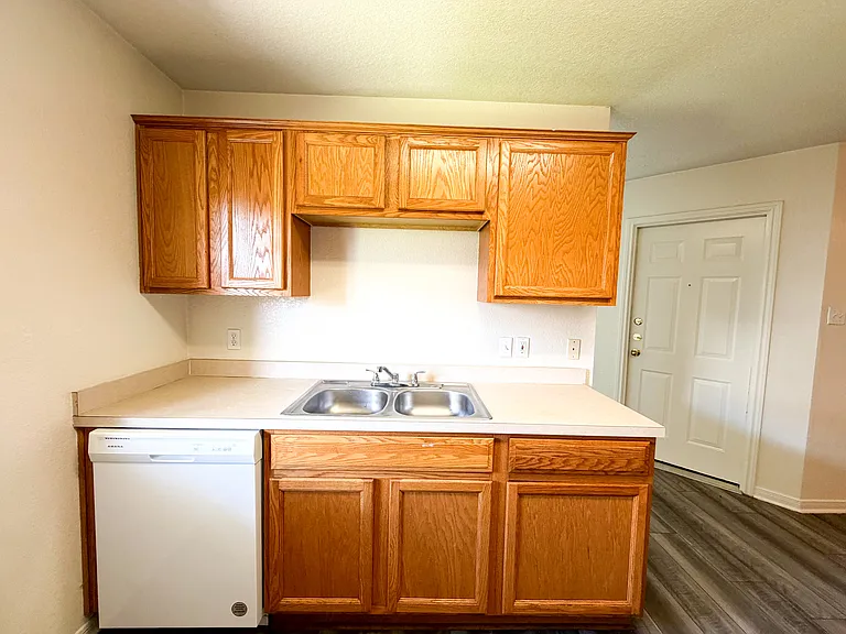 310 Cedar Ridge Dr #B — Photo 8