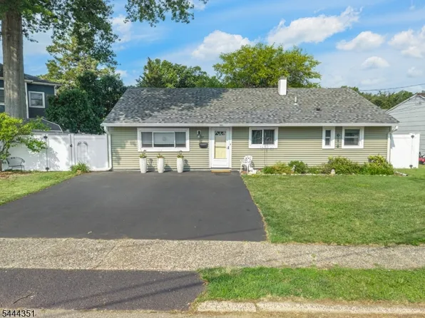 57 Meakin Ave, Rochelle Park Twp., NJ 07662