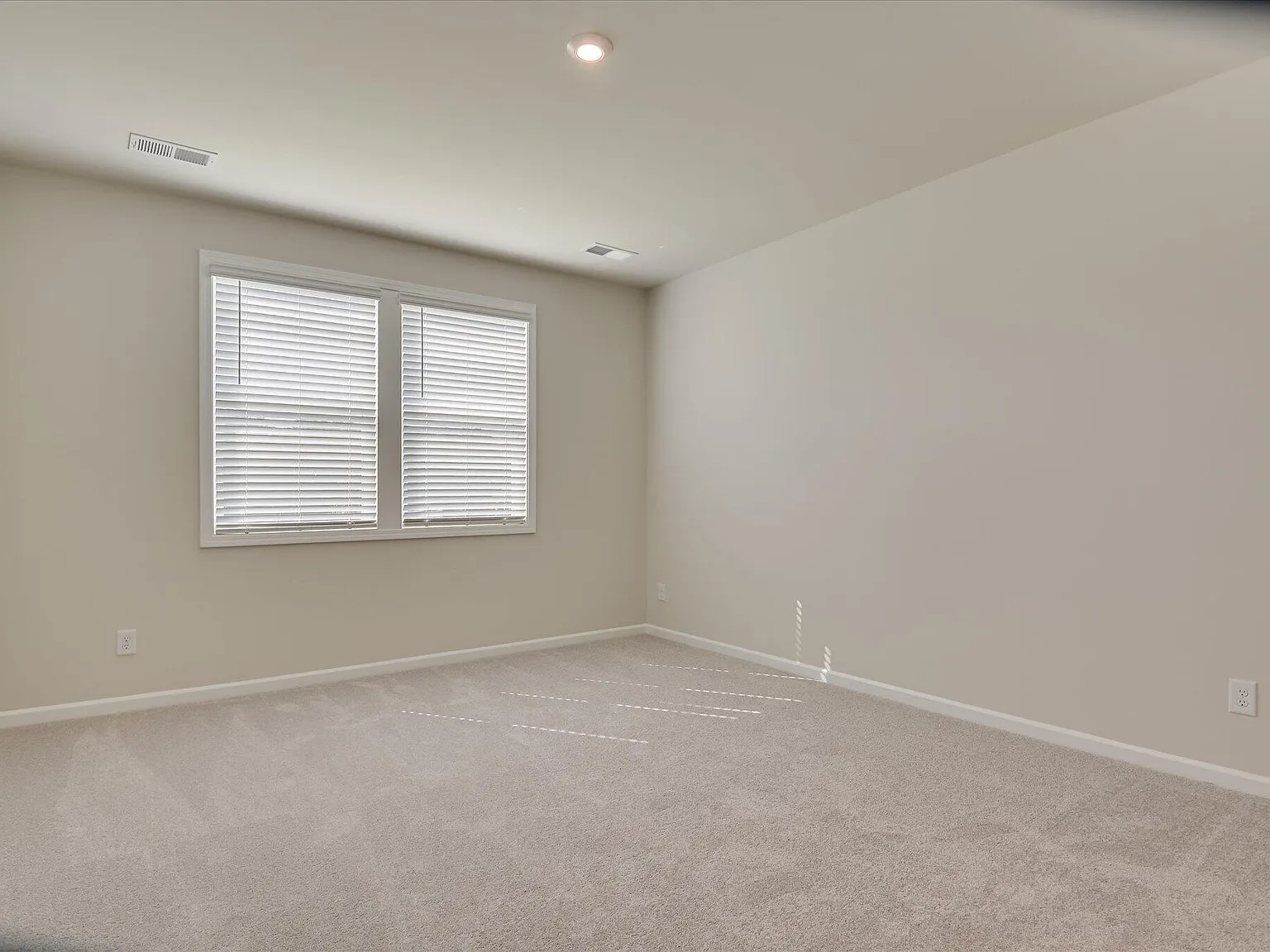 5 bed, 2797 sqft, $3,200 — Photo 3