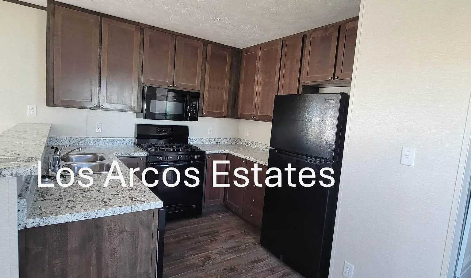 3 bed, 924 sqft, $1,210 — Photo 4