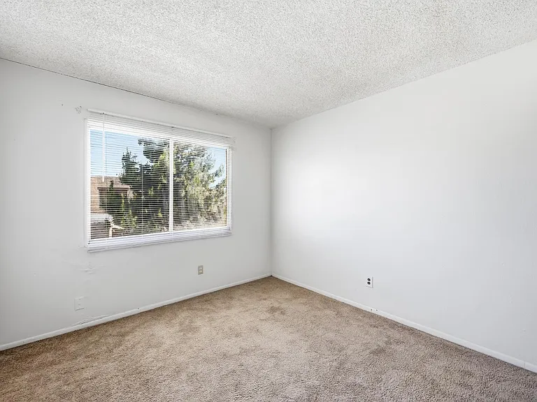 6705 W Devonshire Ave — Photo 3