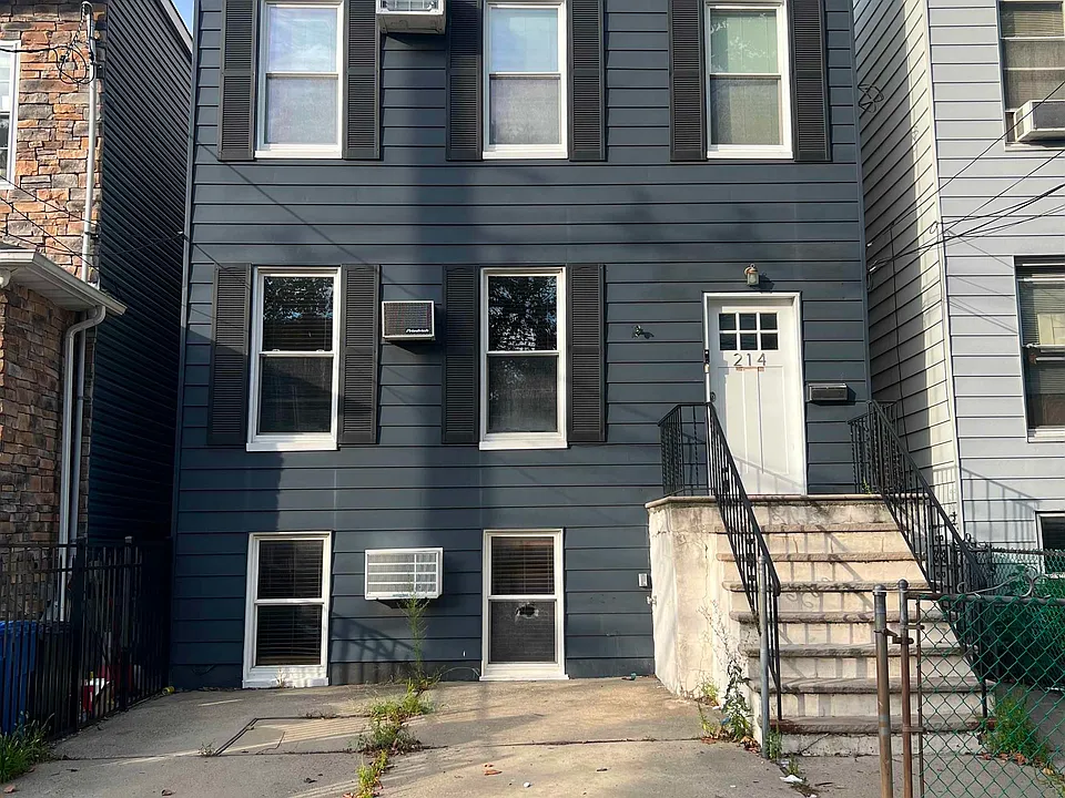 214 North St #1