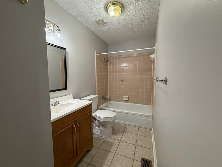 818 Lynwood Dr — Photo 12