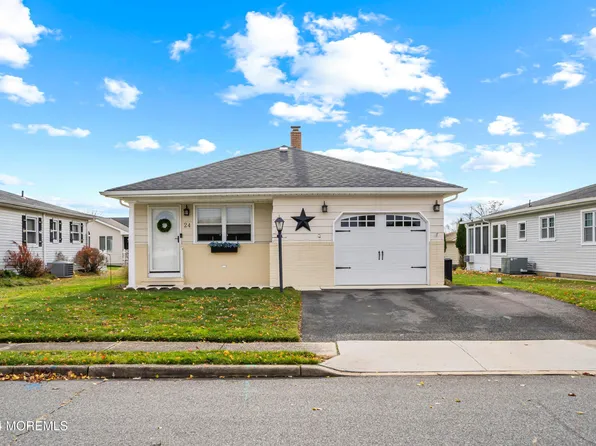 24 Corinth Place, Toms River, NJ 08757