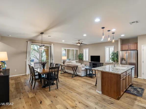 850 N Broken Hills Dr, Green Valley, AZ 85614