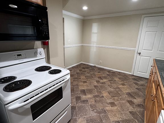 2nd image of 410 Washtenaw Rd APT 1