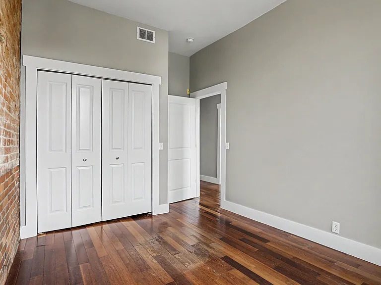 280 E Michigan Ave — Photo 14