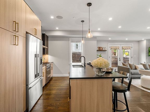 4th image of 38 Armandine St #1