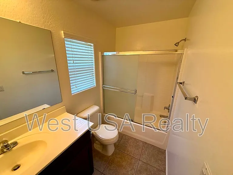 8821 S 40th Dr — Photo 16