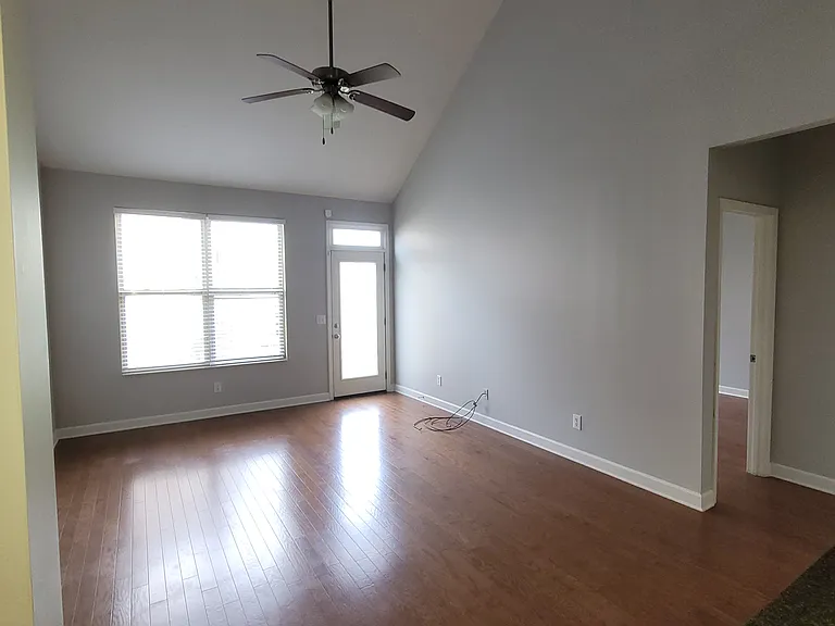 545 Griffin Cir — Photo 6