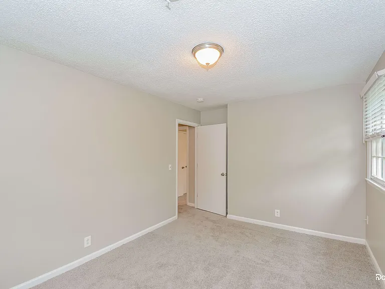 3912 Scotwood Dr — Photo 7