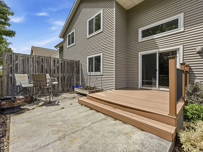2414 Catskill Ct — Photo 30