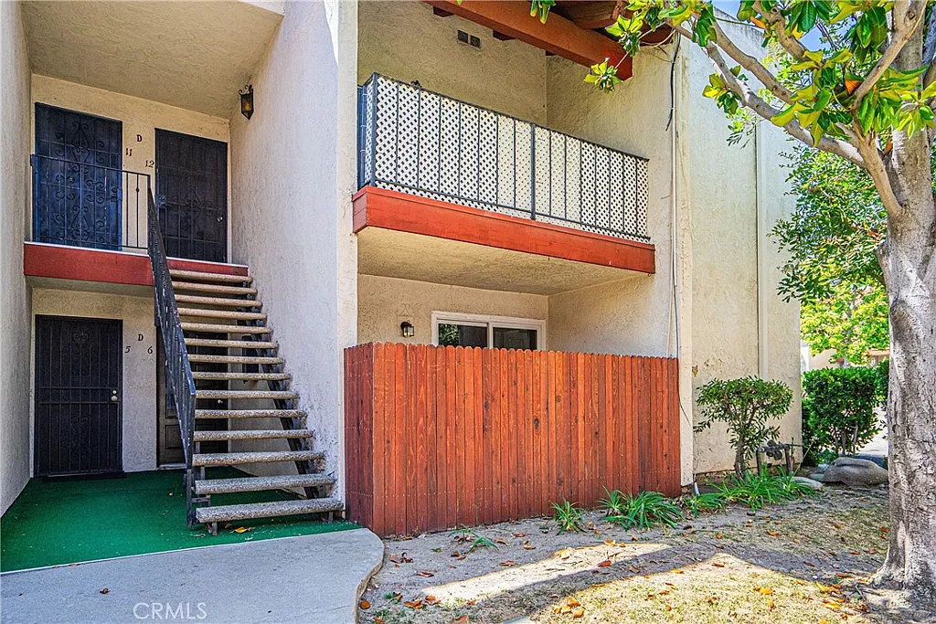2 bed, 807 sqft, $2,200 — Photo 2