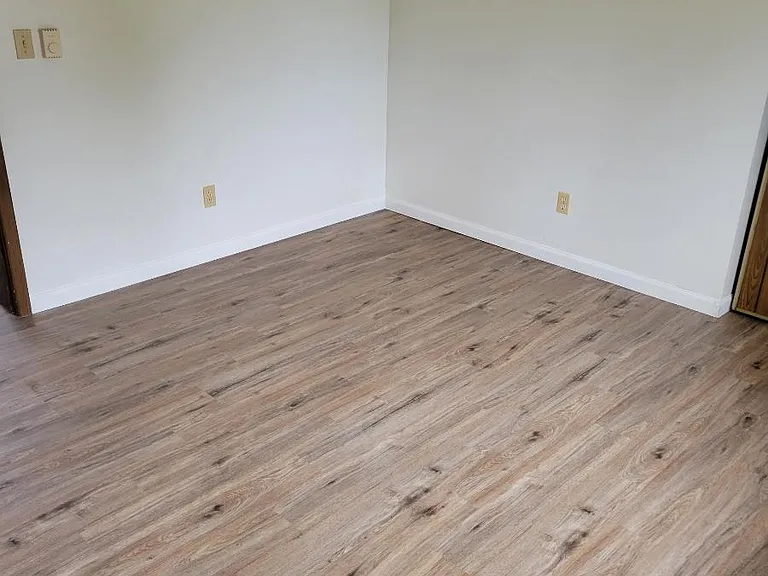 344 Stanley Ct — Photo 2
