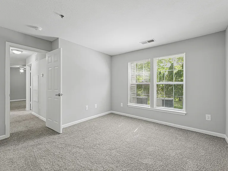 Glen Ridge Commons Apartments — Photo 9