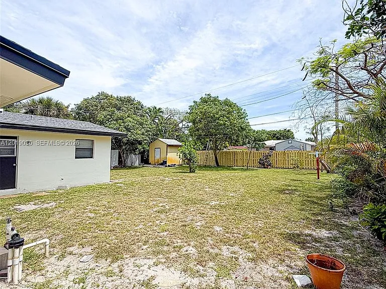 240 NW 36th St — Photo 24