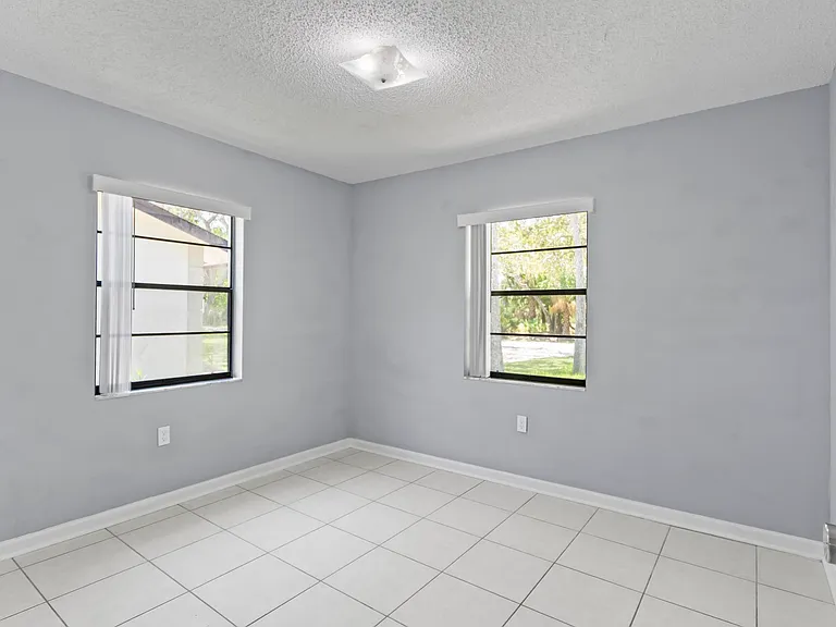 1205 S Flagler Ave — Photo 33