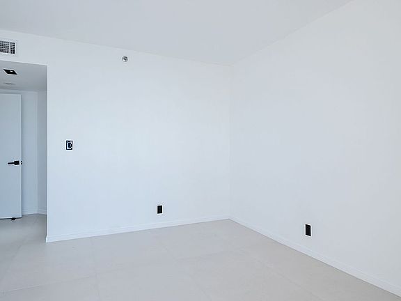 2nd image of 1000 Island Blvd #2507