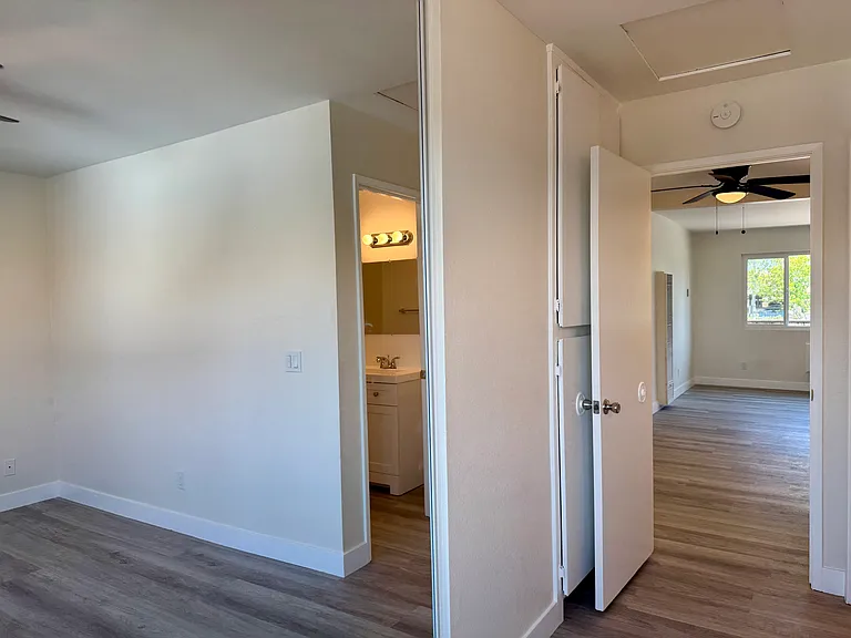 1006 E Deodar St #G — Photo 6