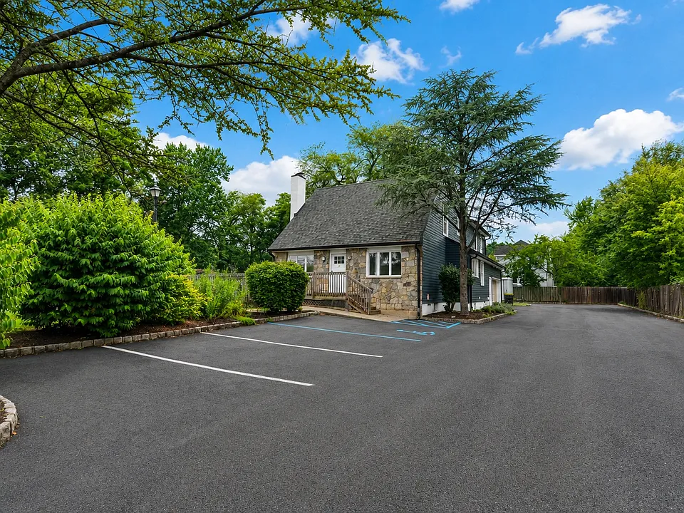 11 Mountain Blvd #1