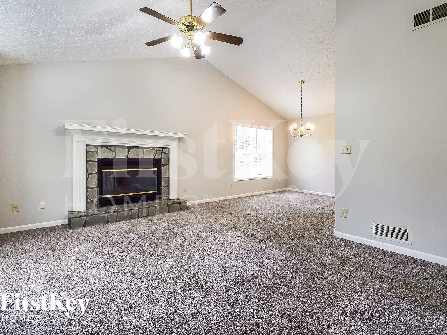 4 bed, 2.5 bath, 1960 sqft, $2,130 — Photo 3