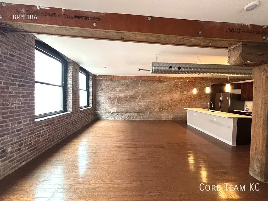 1 Bed Loft in WestBottom - Full of Character! — Photo 4