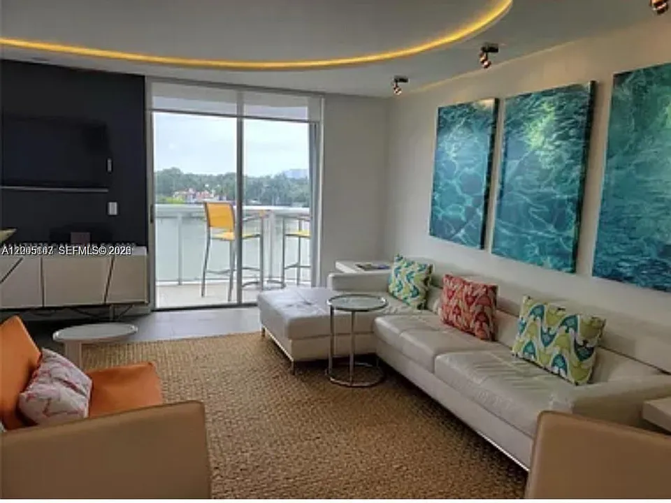 5880 Collins Ave #604