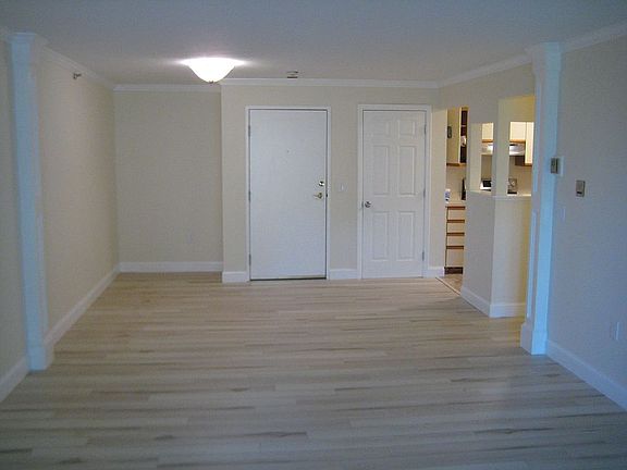 3rd image of 500 Candlewood Park Unit 31